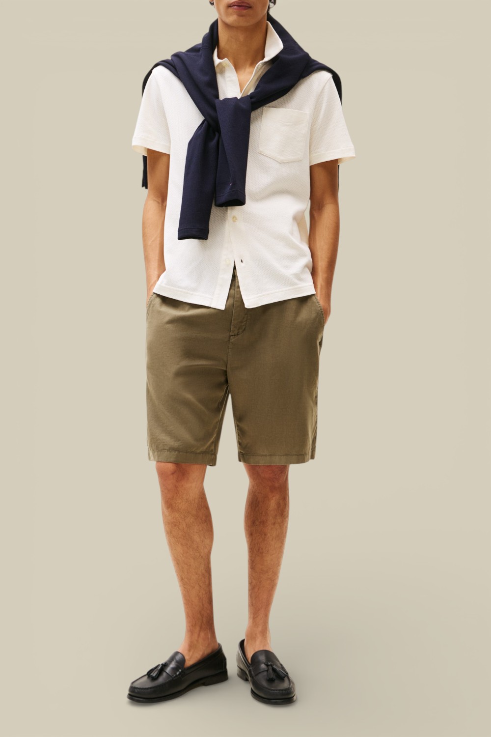 תמונת כל הלוק של מכנסיים קצרים